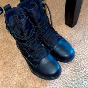 I’m selling a pair or Nike military style boots